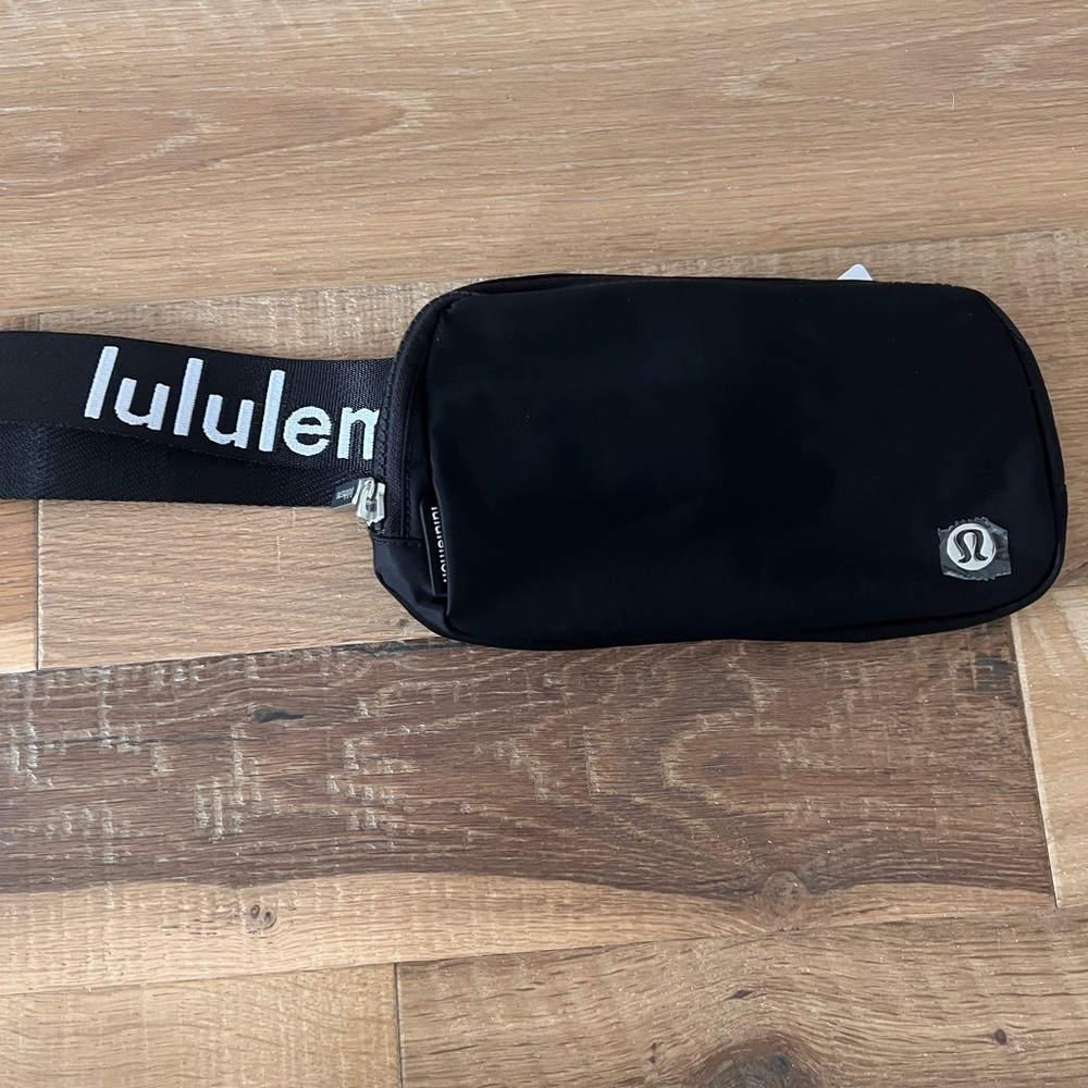 lululemon athletica Black Women’s Crossbody Sling Bag